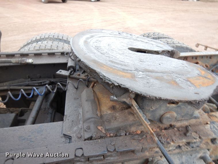 image for item HR9044 2000 Freightliner FLD 120  semi truck