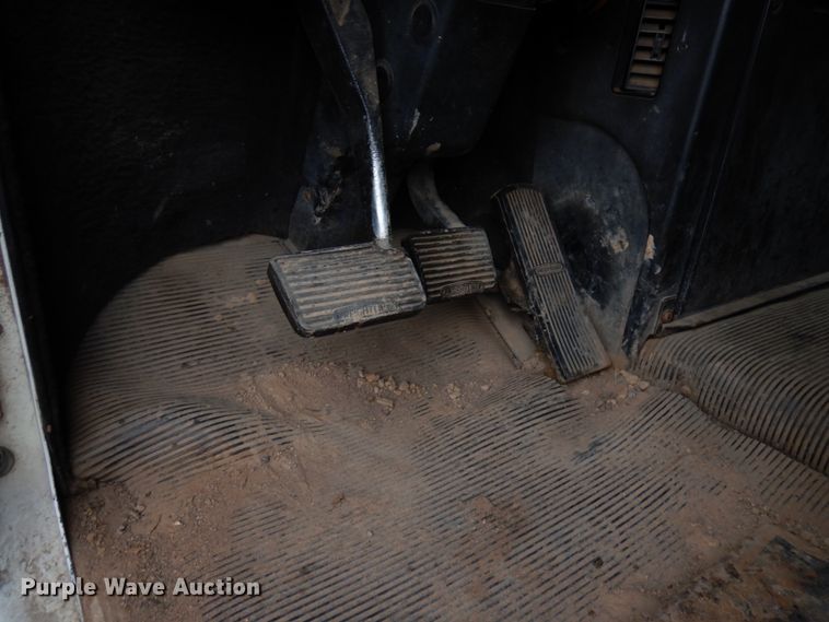 image for item HR9044 2000 Freightliner FLD 120  semi truck