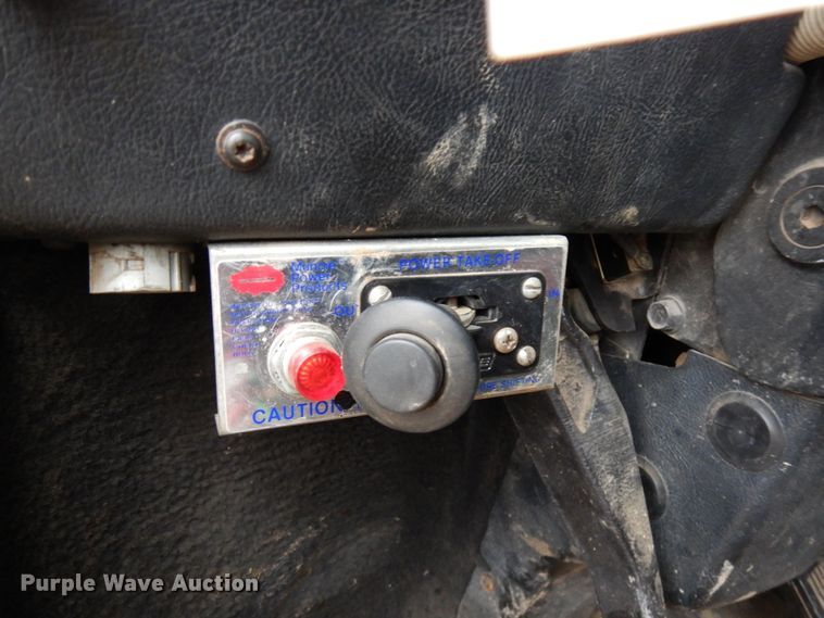 image for item HR9044 2000 Freightliner FLD 120  semi truck