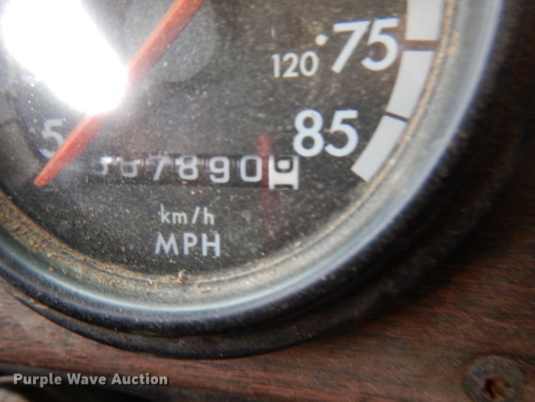 image for item HR9044 2000 Freightliner FLD 120  semi truck