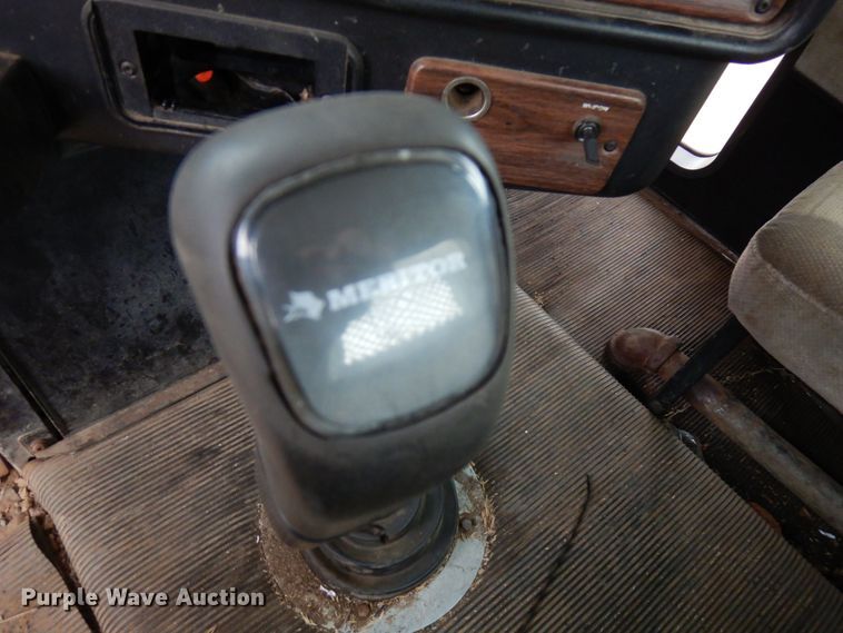 image for item HR9044 2000 Freightliner FLD 120  semi truck