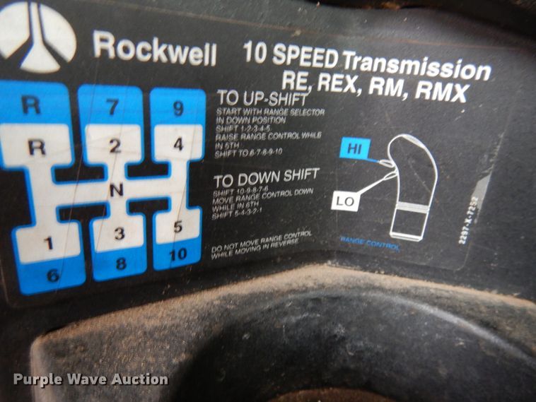 image for item HR9044 2000 Freightliner FLD 120  semi truck