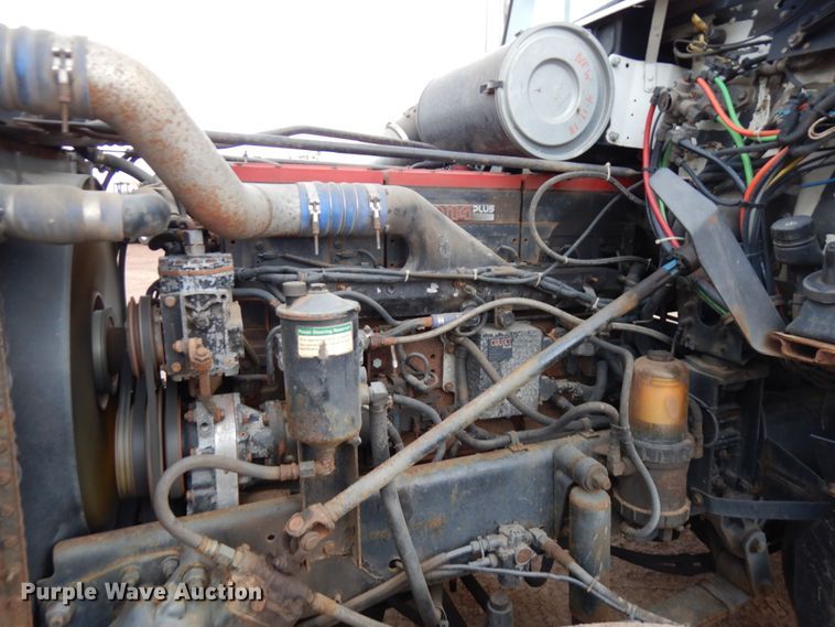 image for item HR9044 2000 Freightliner FLD 120  semi truck