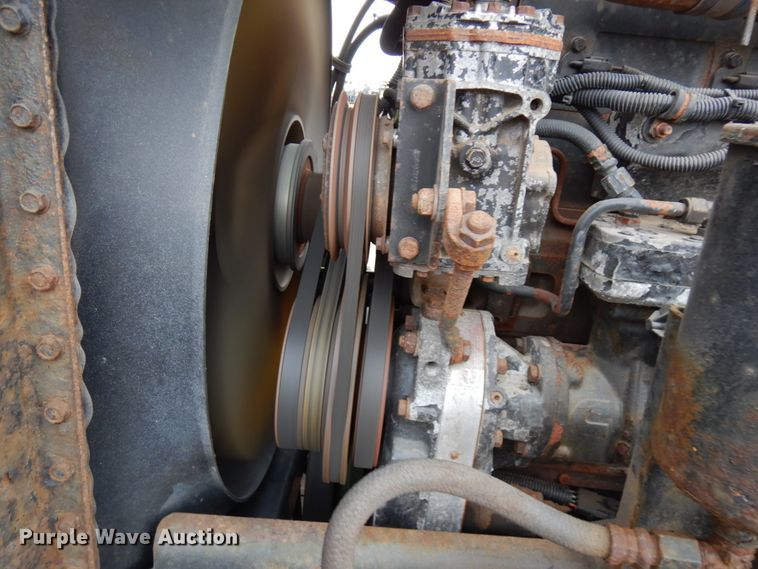 image for item HR9044 2000 Freightliner FLD 120  semi truck