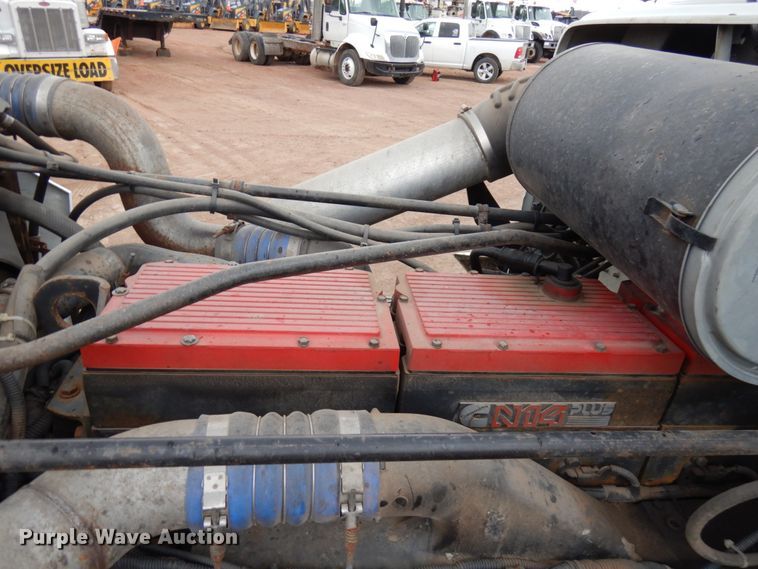 image for item HR9044 2000 Freightliner FLD 120  semi truck