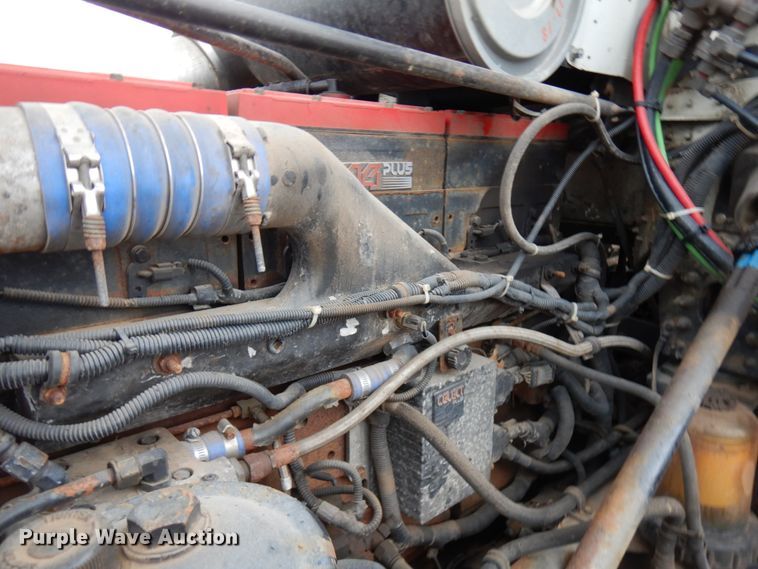 image for item HR9044 2000 Freightliner FLD 120  semi truck