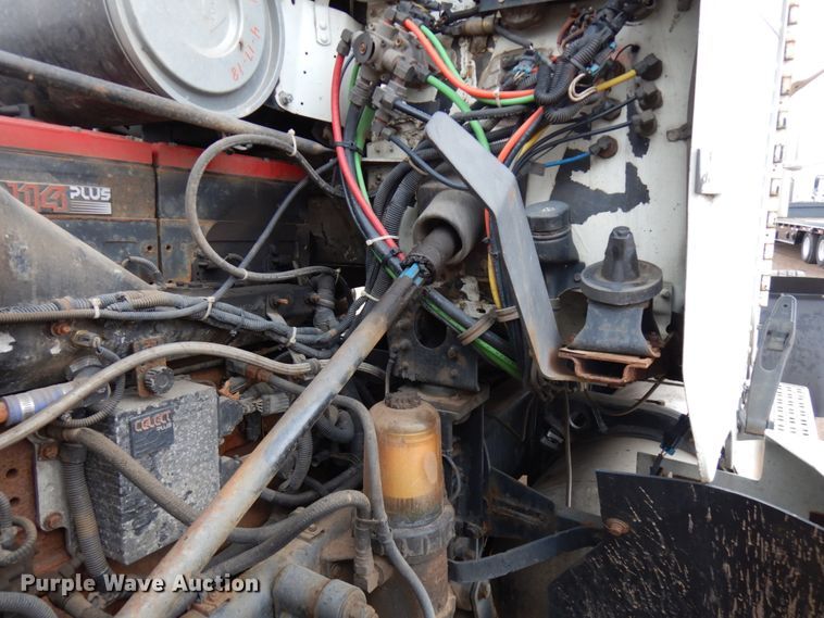 image for item HR9044 2000 Freightliner FLD 120  semi truck