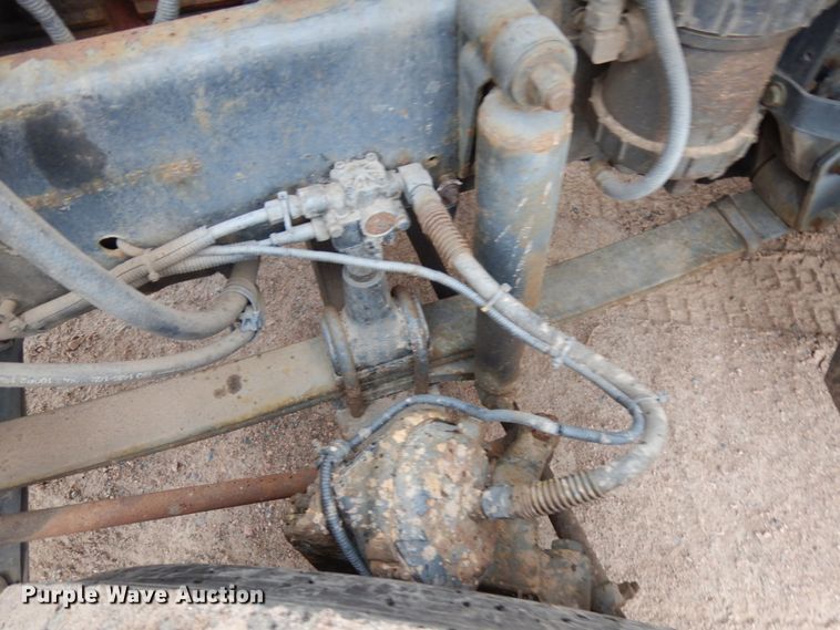 image for item HR9044 2000 Freightliner FLD 120  semi truck