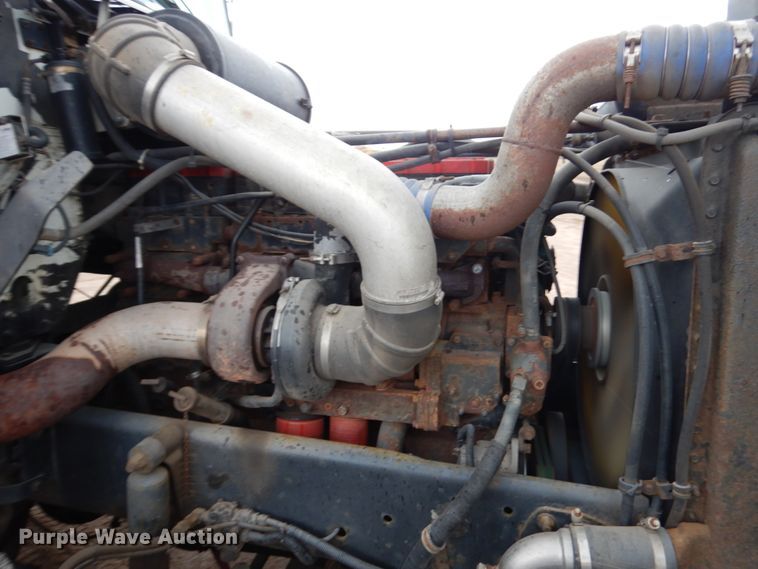 image for item HR9044 2000 Freightliner FLD 120  semi truck