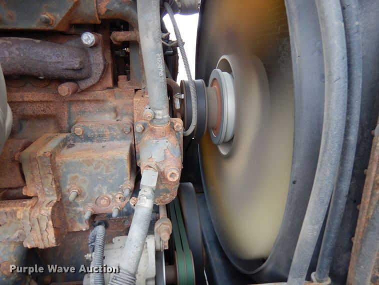 image for item HR9044 2000 Freightliner FLD 120  semi truck