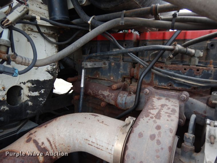 image for item HR9044 2000 Freightliner FLD 120  semi truck