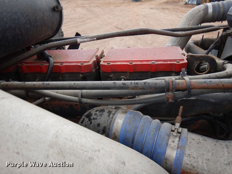 image for item HR9044 2000 Freightliner FLD 120  semi truck