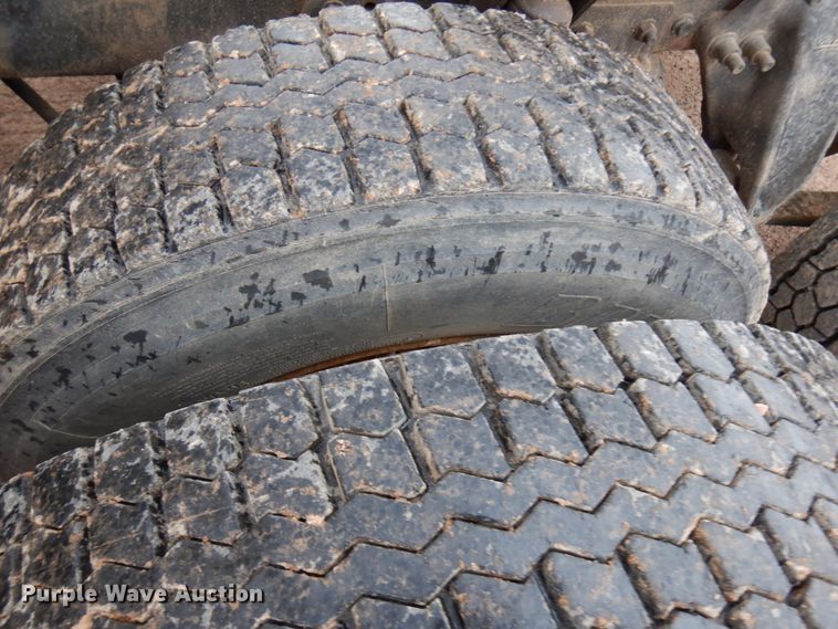 image for item HR9044 2000 Freightliner FLD 120  semi truck