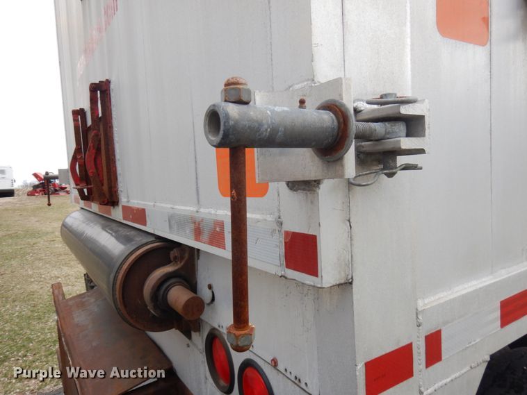 image for item HR9135 2009 J-Mark live bottom trailer