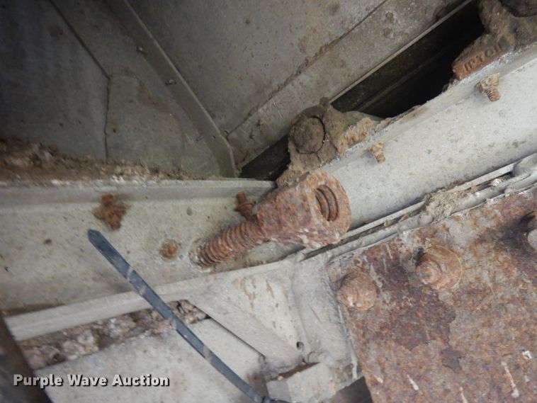 image for item HR9135 2009 J-Mark live bottom trailer