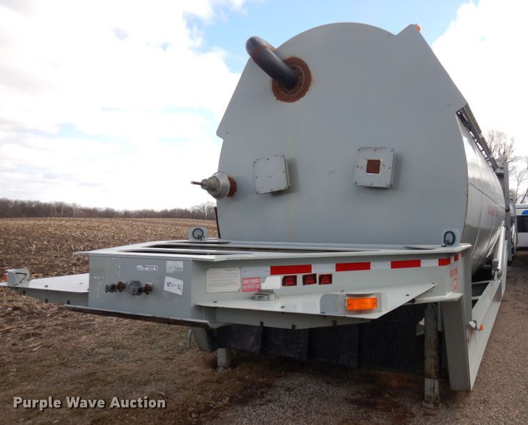 image for item HR9136 2013 Mertz 101893543 sand silo trailer