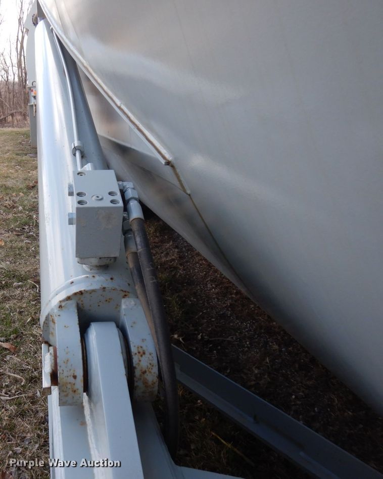 image for item HR9136 2013 Mertz 101893543 sand silo trailer