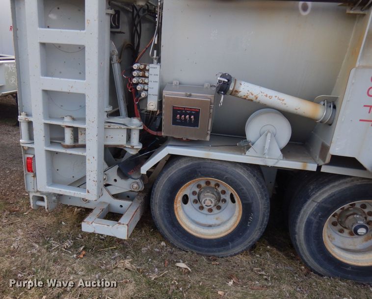 image for item HR9136 2013 Mertz 101893543 sand silo trailer