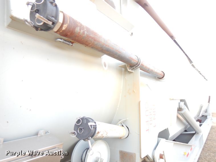 image for item HR9136 2013 Mertz 101893543 sand silo trailer