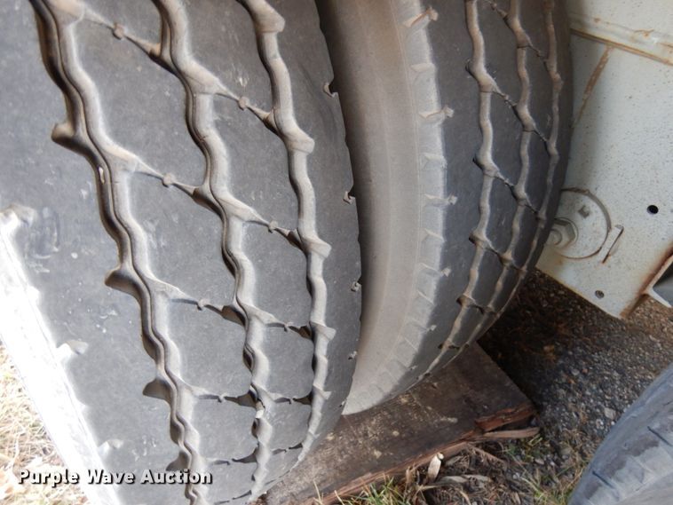 image for item HR9136 2013 Mertz 101893543 sand silo trailer