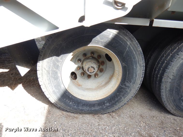 image for item HR9136 2013 Mertz 101893543 sand silo trailer