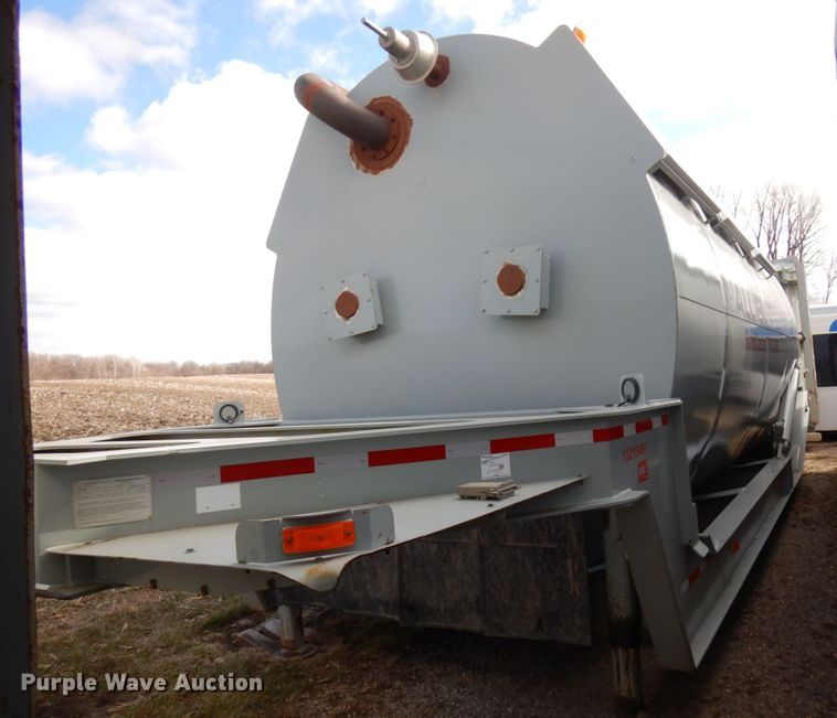 image for item HR9137 2013 Mertz 101893543 sand silo trailer