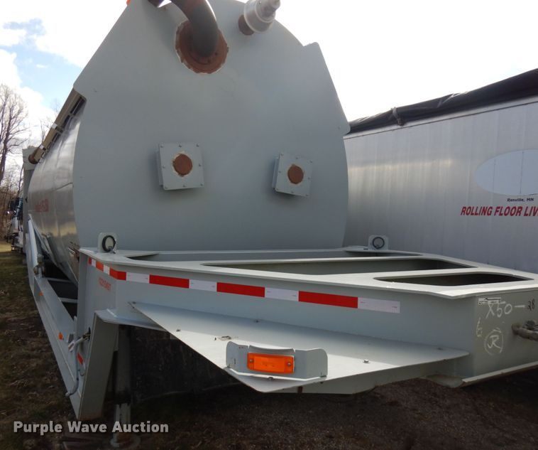 image for item HR9137 2013 Mertz 101893543 sand silo trailer