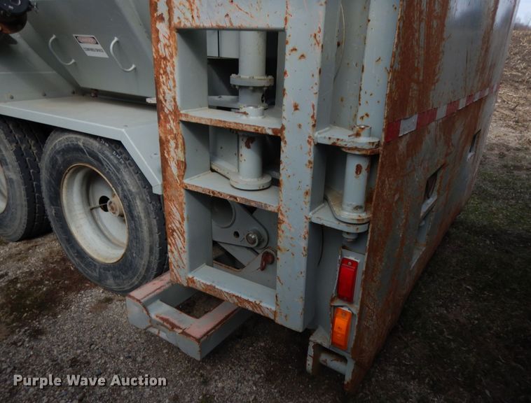 image for item HR9137 2013 Mertz 101893543 sand silo trailer