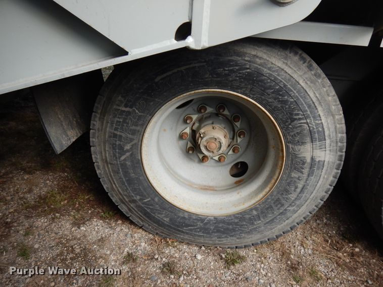 image for item HR9137 2013 Mertz 101893543 sand silo trailer