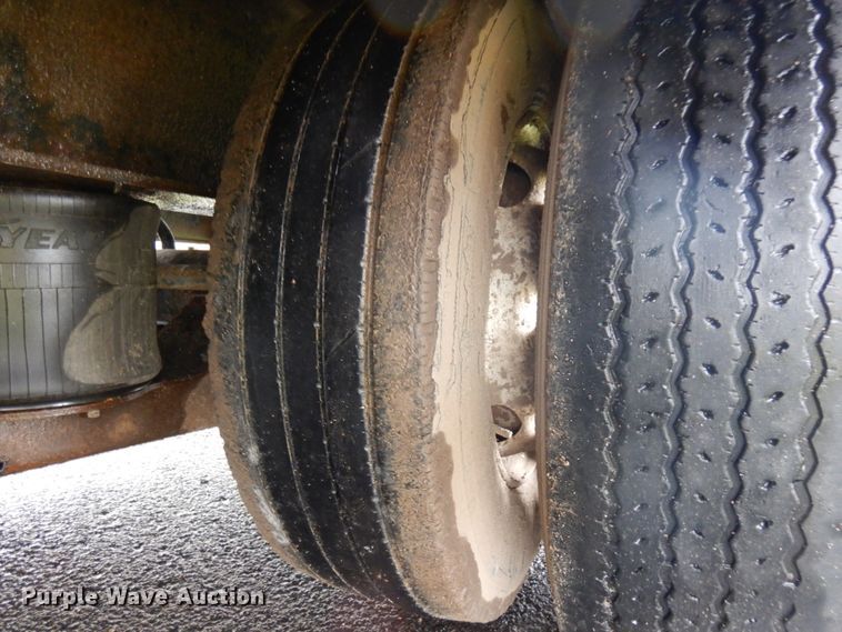 image for item HR9189 2015 B & B  drop deck trailer