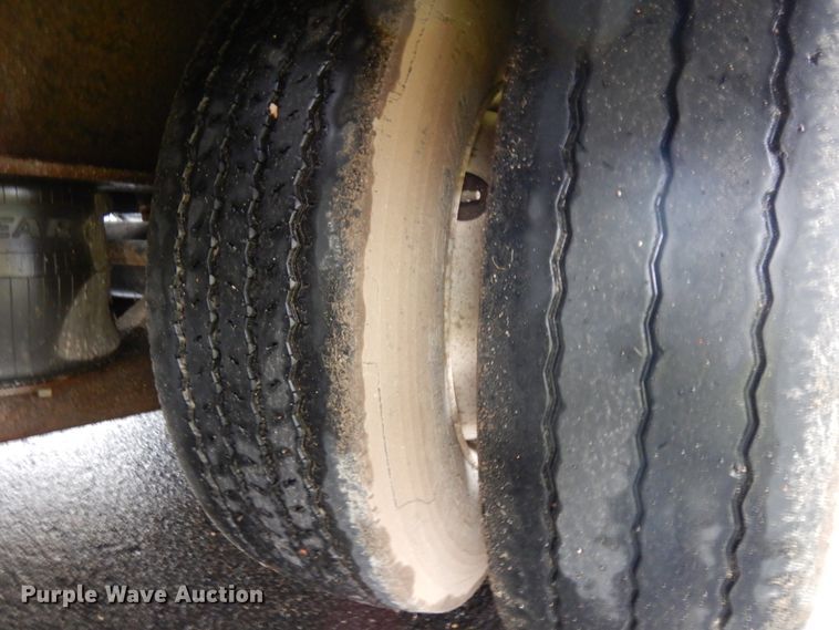 image for item HR9189 2015 B & B  drop deck trailer