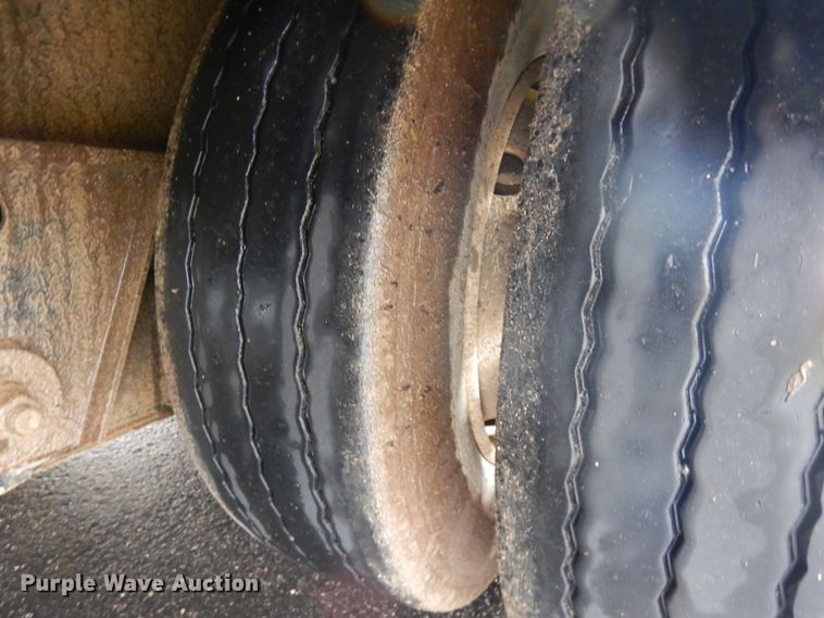 image for item HR9189 2015 B & B  drop deck trailer