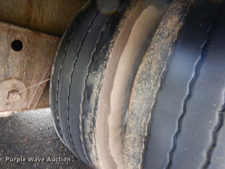 image for item HR9189 2015 B & B  drop deck trailer