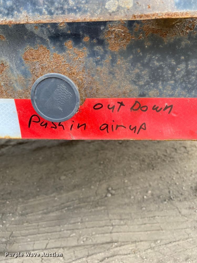 image for item HR9189 2015 B & B  drop deck trailer