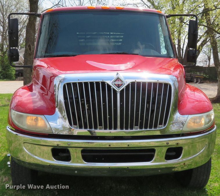 image for item HV9734 2003 International 4300  Crew Cab flatbed truck