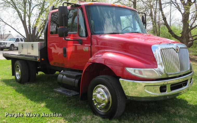 image for item HV9734 2003 International 4300  Crew Cab flatbed truck