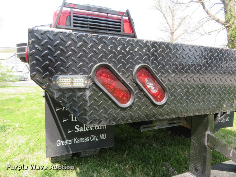 image for item HV9734 2003 International 4300  Crew Cab flatbed truck