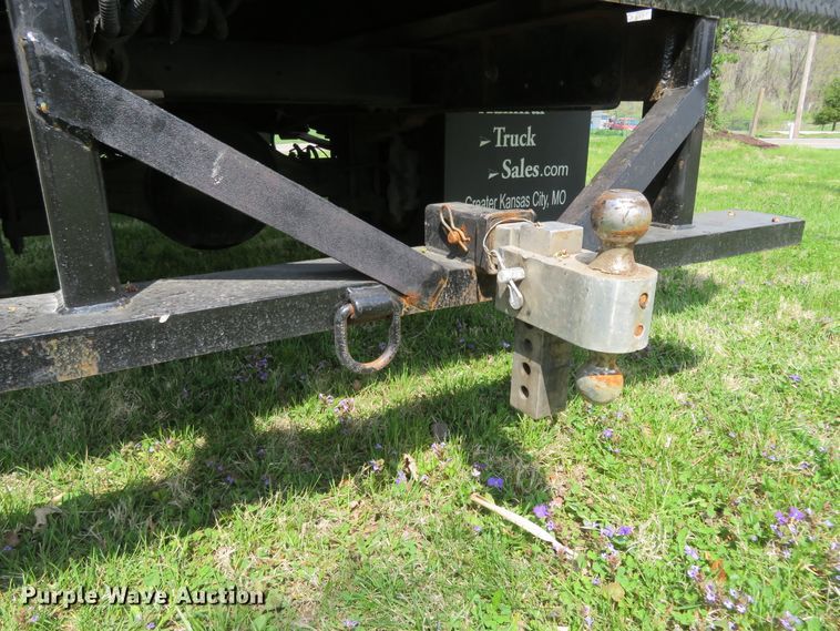 image for item HV9734 2003 International 4300  Crew Cab flatbed truck