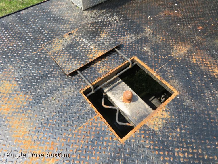 image for item HV9734 2003 International 4300  Crew Cab flatbed truck