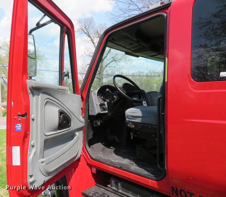 image for item HV9734 2003 International 4300  Crew Cab flatbed truck