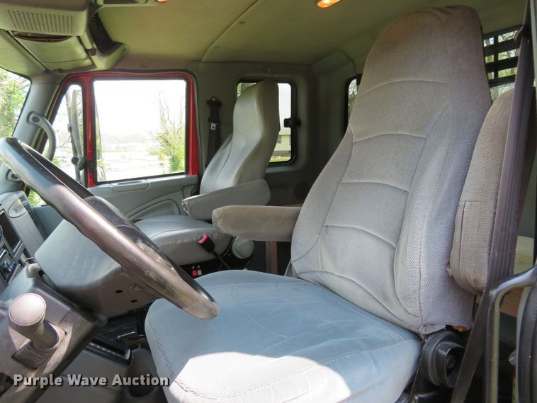 image for item HV9734 2003 International 4300  Crew Cab flatbed truck