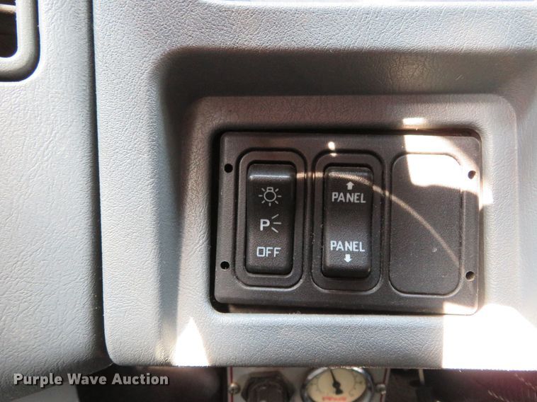 image for item HV9734 2003 International 4300  Crew Cab flatbed truck