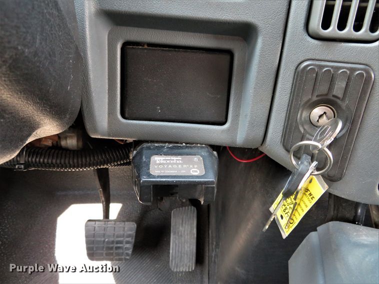 image for item HV9734 2003 International 4300  Crew Cab flatbed truck