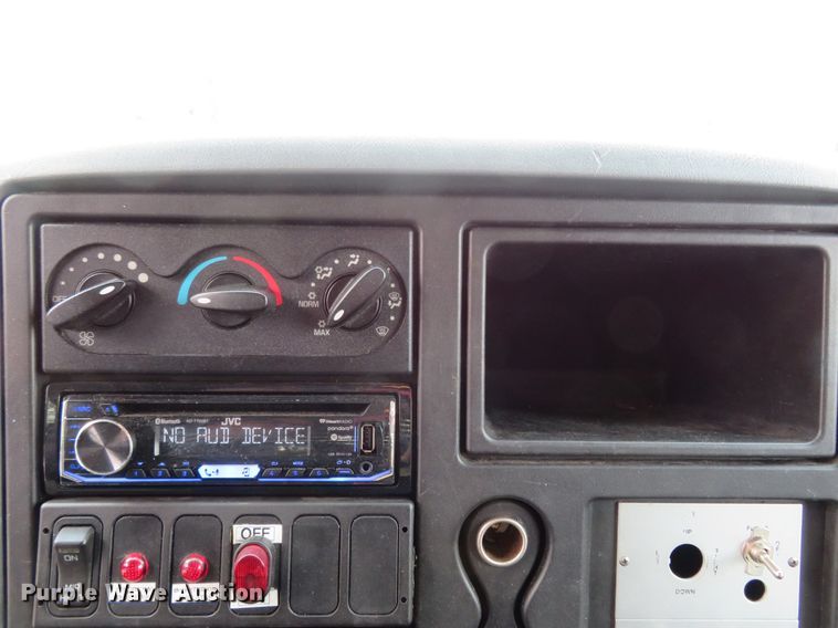 image for item HV9734 2003 International 4300  Crew Cab flatbed truck