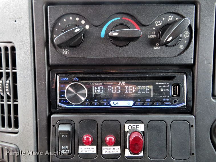 image for item HV9734 2003 International 4300  Crew Cab flatbed truck