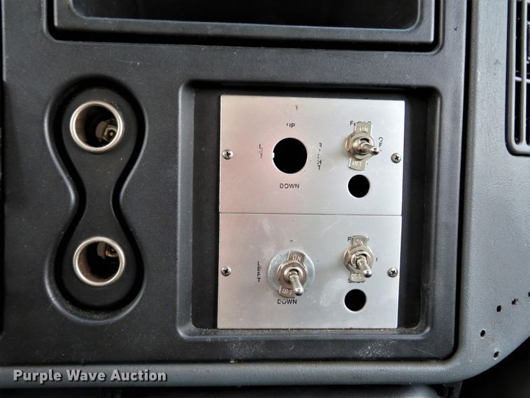 image for item HV9734 2003 International 4300  Crew Cab flatbed truck