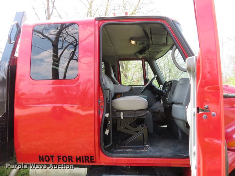 image for item HV9734 2003 International 4300  Crew Cab flatbed truck