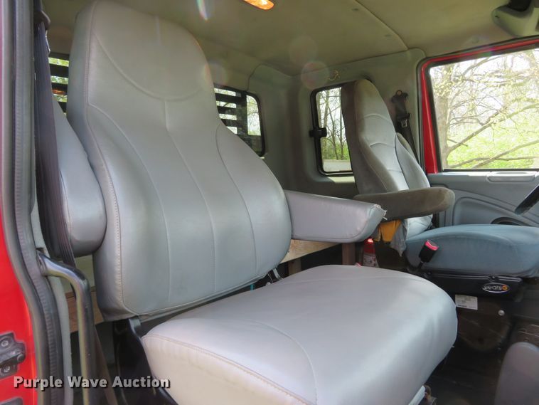 image for item HV9734 2003 International 4300  Crew Cab flatbed truck