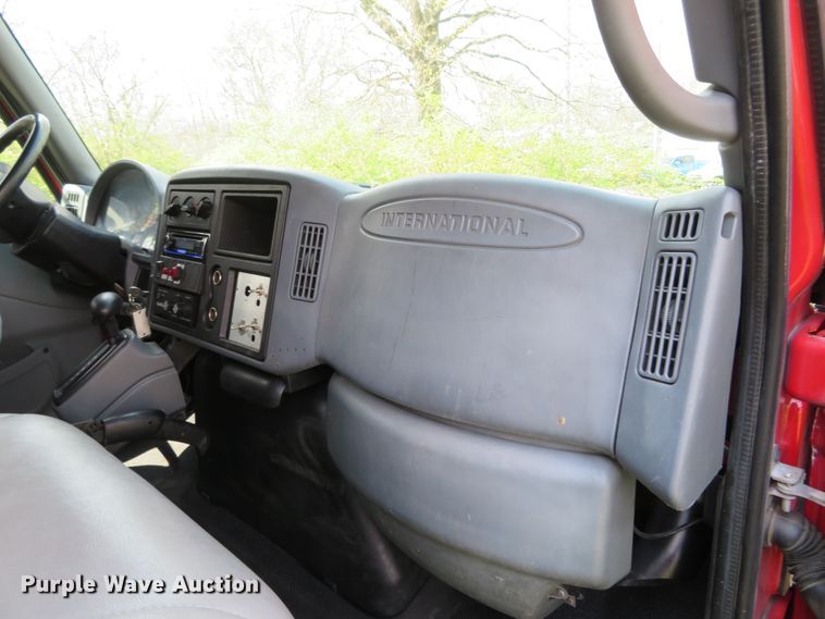 image for item HV9734 2003 International 4300  Crew Cab flatbed truck