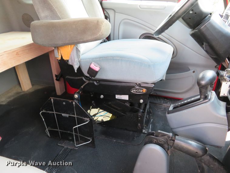 image for item HV9734 2003 International 4300  Crew Cab flatbed truck